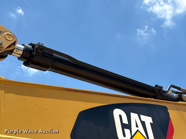 image for item EU0590 2018 Caterpillar 326F L excavator