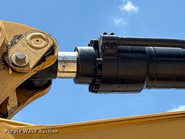 image for item EU0590 2018 Caterpillar 326F L excavator