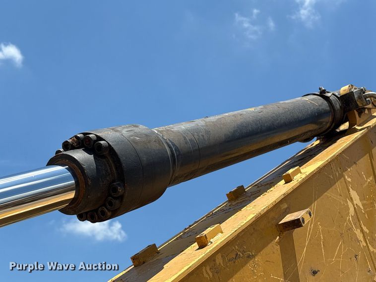 image for item EU0590 2018 Caterpillar 326F L excavator