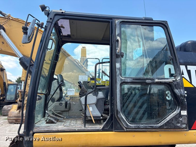 image for item EU0590 2018 Caterpillar 326F L excavator
