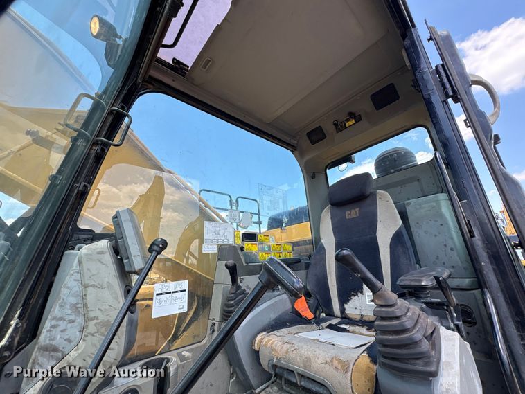 image for item EU0590 2018 Caterpillar 326F L excavator