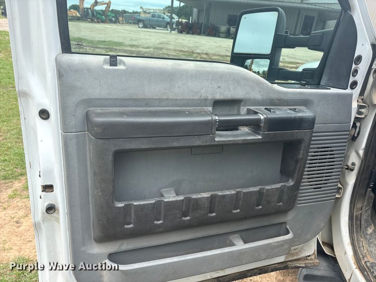 image for item EU5526 2015 Ford F550 Super Duty XL utility / service truck