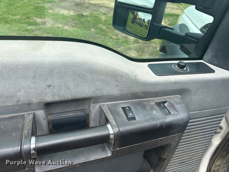 image for item EU5526 2015 Ford F550 Super Duty XL utility / service truck