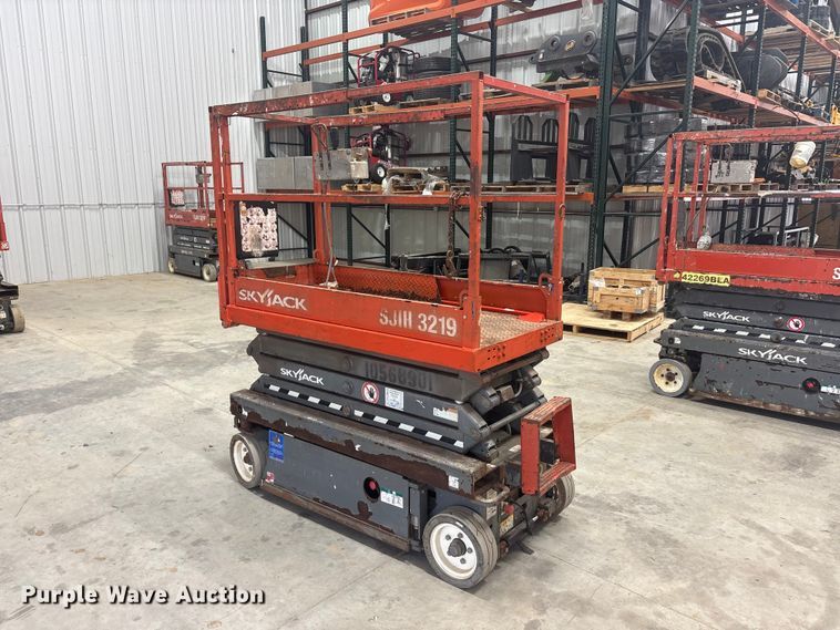 image for item EU5528 2017 Skyjack SJIH3219 scissor lift