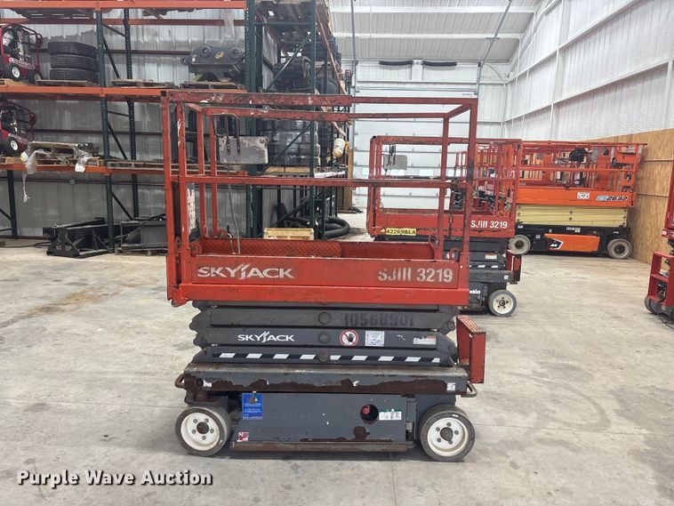 image for item EU5528 2017 Skyjack SJIH3219 scissor lift