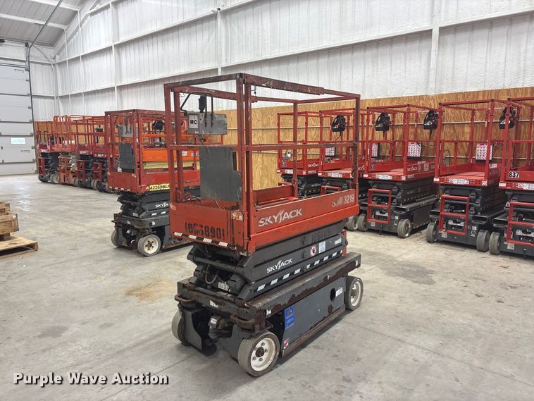 image for item EU5528 2017 Skyjack SJIH3219 scissor lift