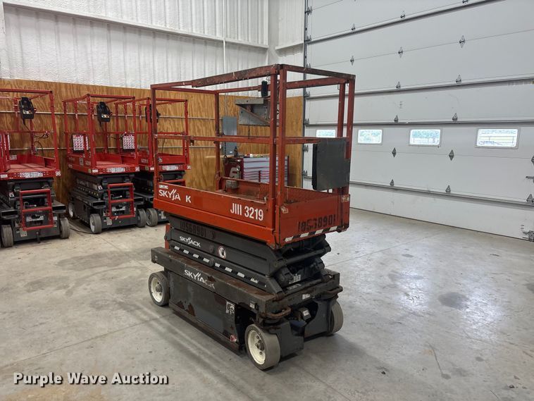 image for item EU5528 2017 Skyjack SJIH3219 scissor lift