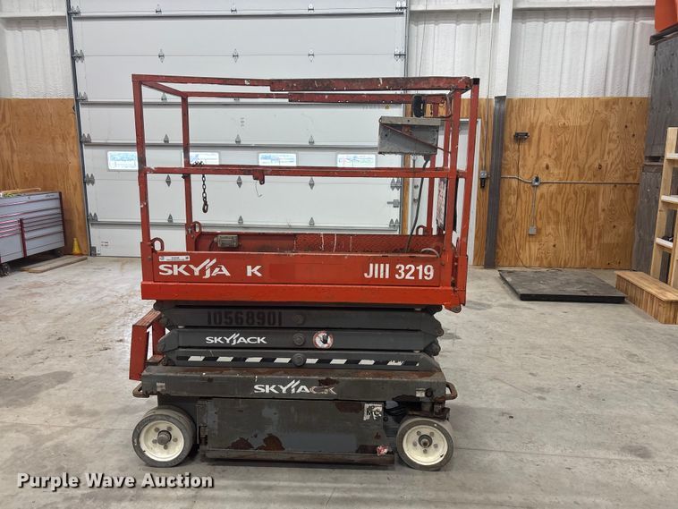 image for item EU5528 2017 Skyjack SJIH3219 scissor lift