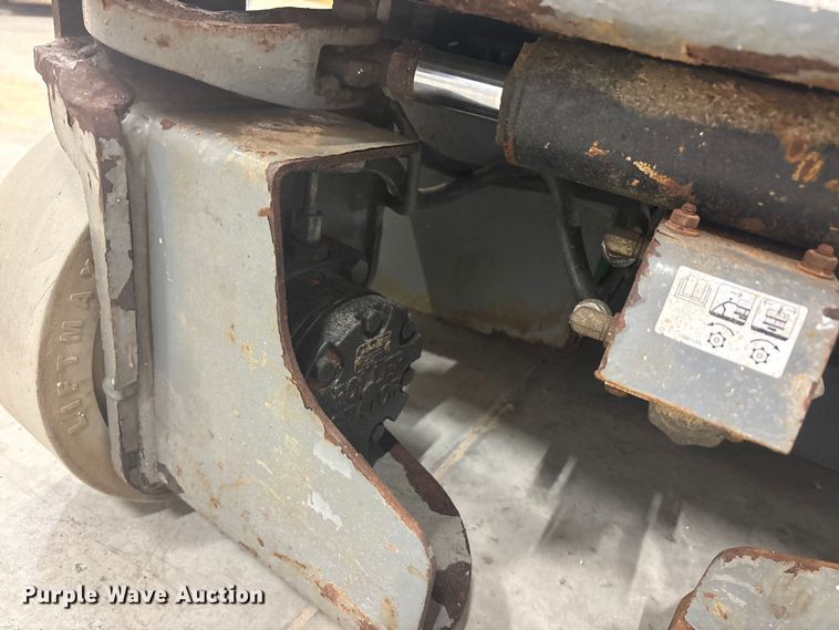 image for item EU5528 2017 Skyjack SJIH3219 scissor lift