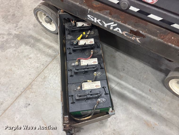 image for item EU5528 2017 Skyjack SJIH3219 scissor lift