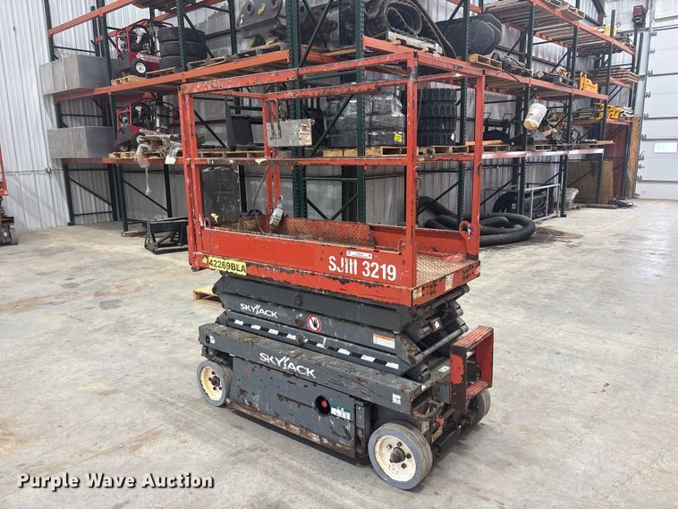 image for item EU5529 2017 Skyjack SK111-3219 scissor lift