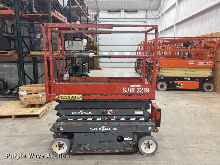 image for item EU5529 2017 Skyjack SK111-3219 scissor lift