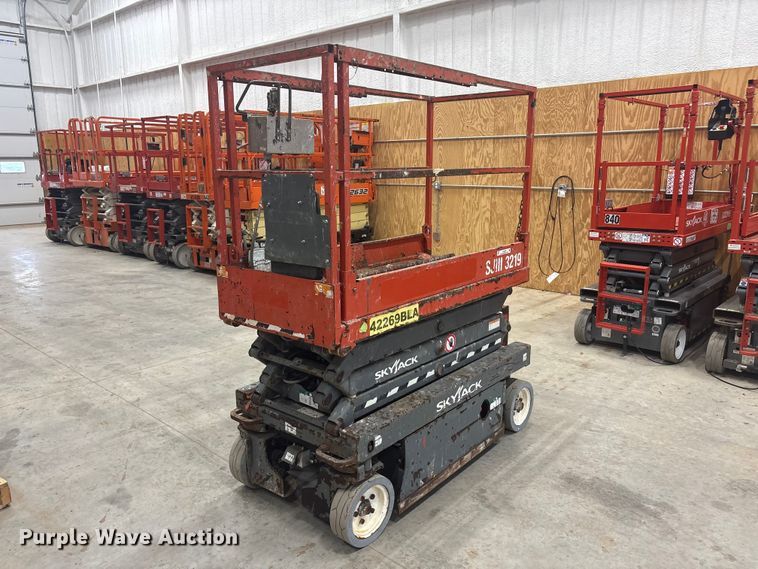 image for item EU5529 2017 Skyjack SK111-3219 scissor lift
