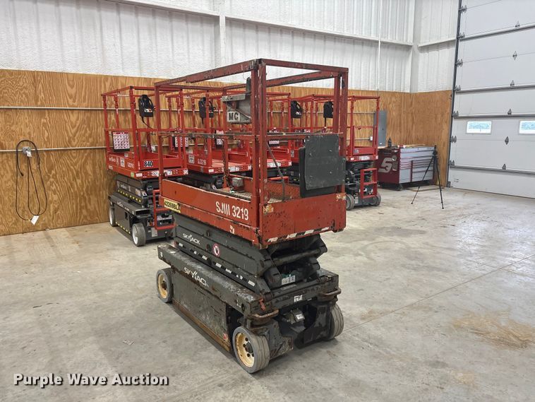 image for item EU5529 2017 Skyjack SK111-3219 scissor lift