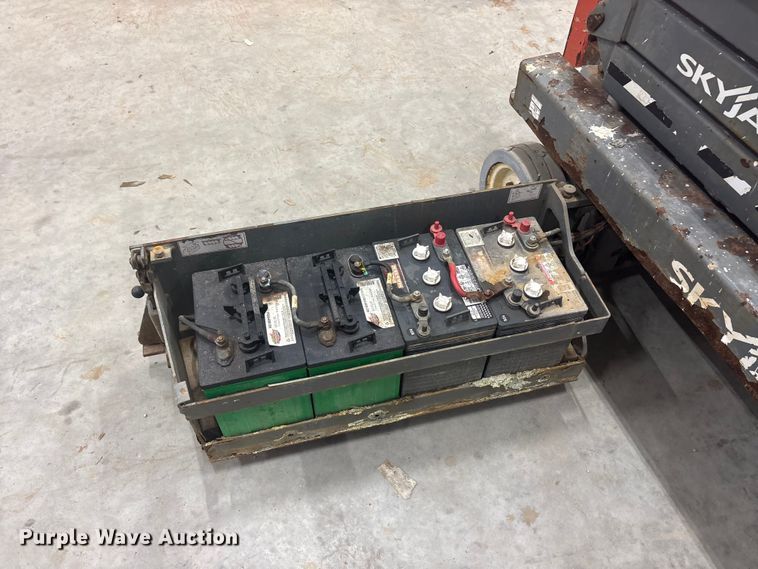 image for item EU5529 2017 Skyjack SK111-3219 scissor lift