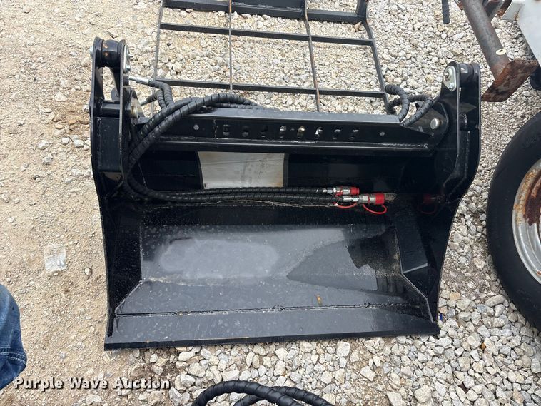 image for item EU5549 Compact utility loader four-in-one bucket