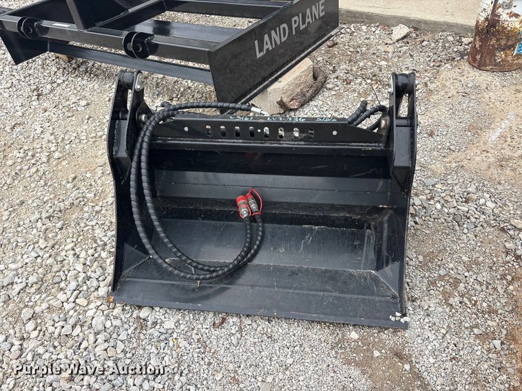 image for item EU5555 Compact utility loader four-in-one bucket