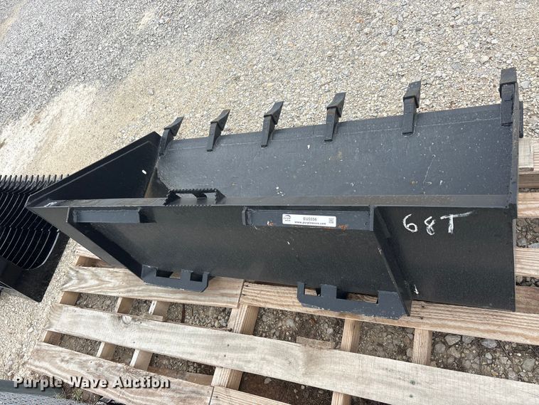 image for item EU5556 Skid steer bucket