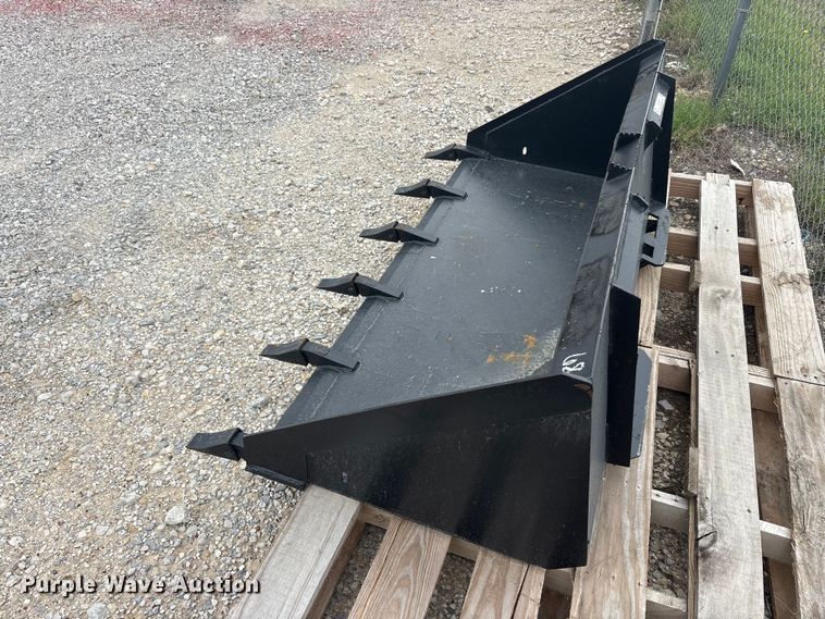image for item EU5556 Skid steer bucket