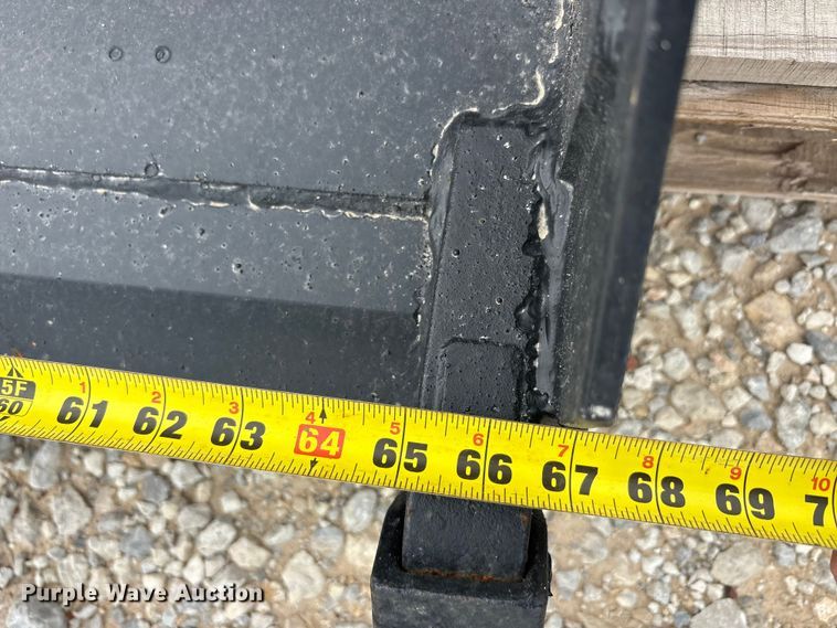 image for item EU5556 Skid steer bucket