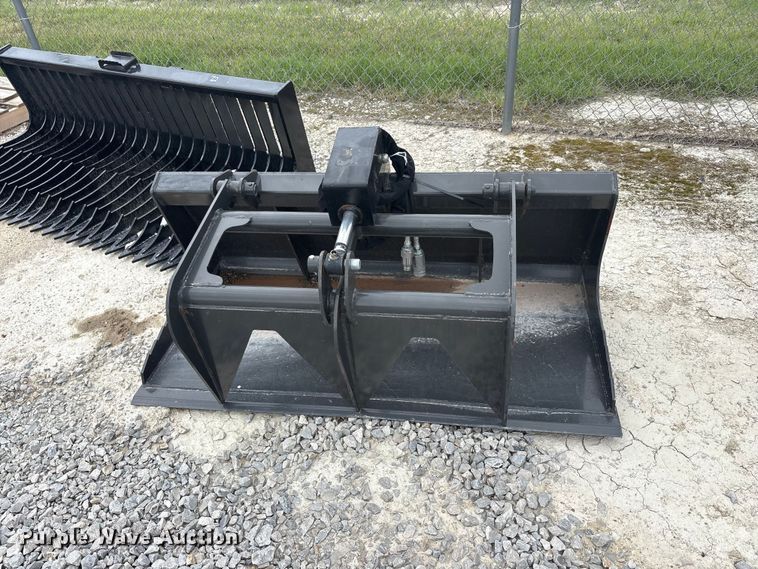 image for item EU5558 Compact utility loader grapple bucket