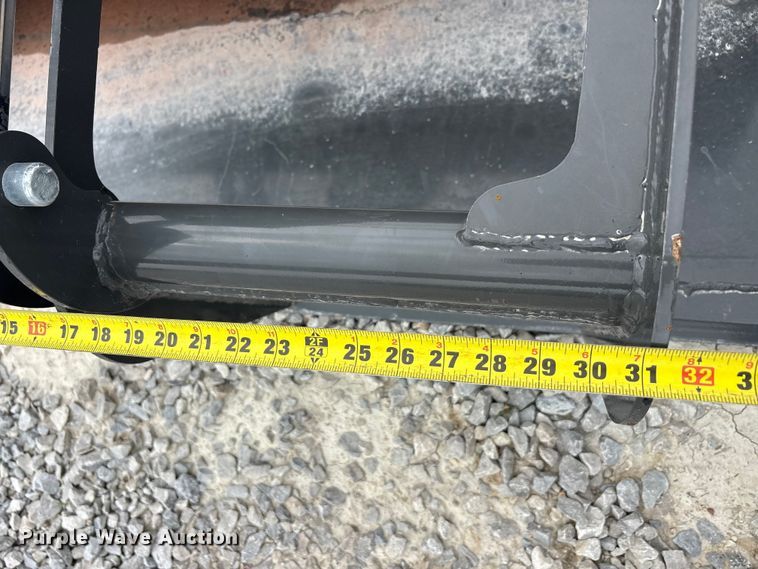 image for item EU5558 Compact utility loader grapple bucket