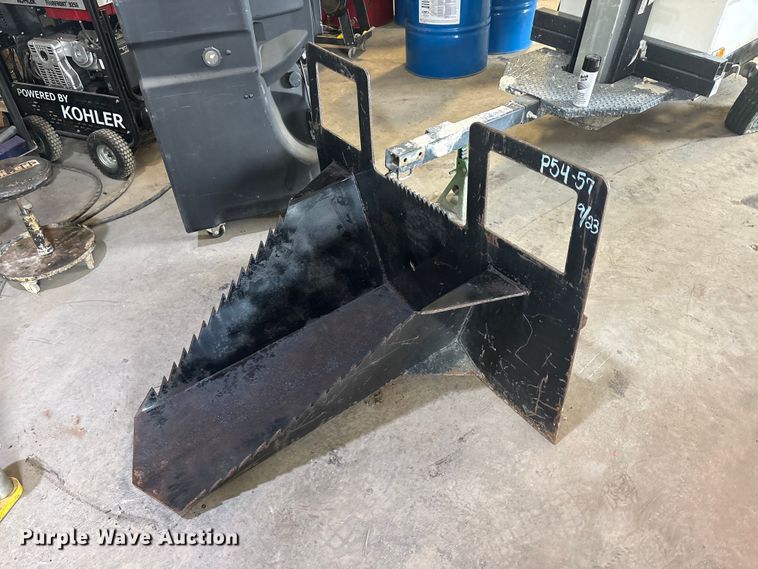 image for item EU5560 Compact utility loader stump bucket