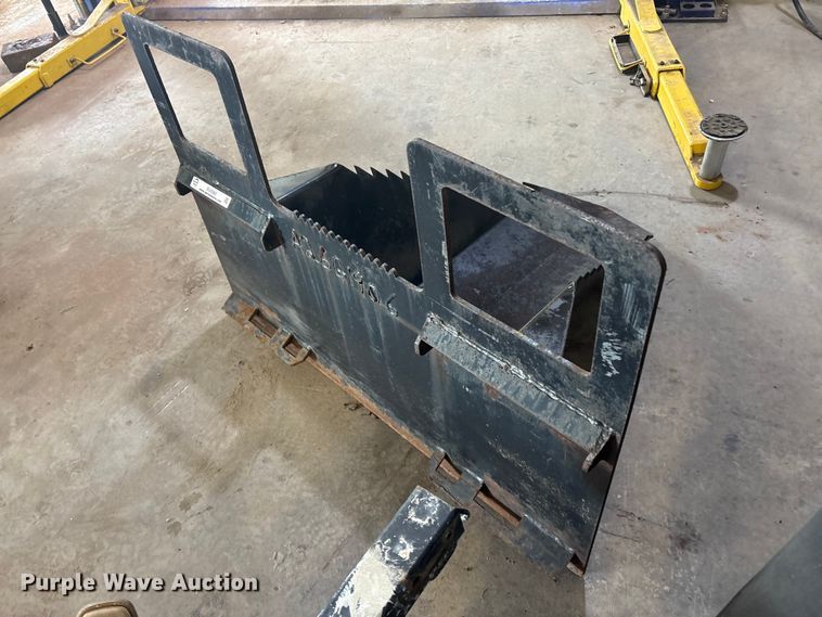 image for item EU5560 Compact utility loader stump bucket