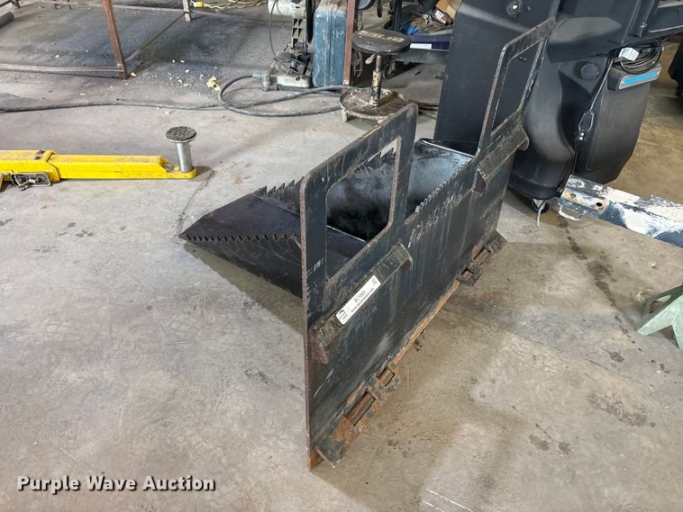 image for item EU5560 Compact utility loader stump bucket