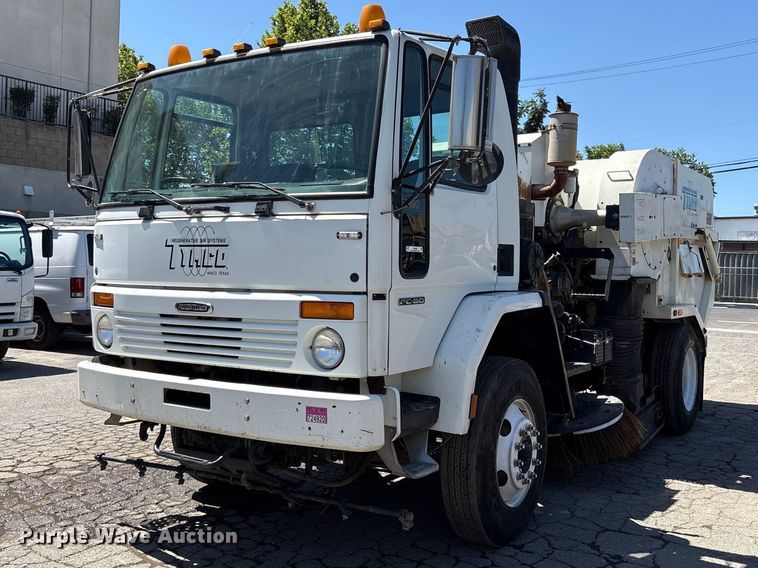 image for item EU8668 2004 Freightliner FC80 street sweeper truck