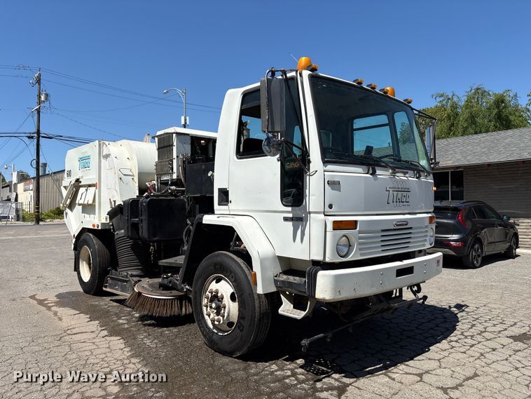 image for item EU8668 2004 Freightliner FC80 street sweeper truck