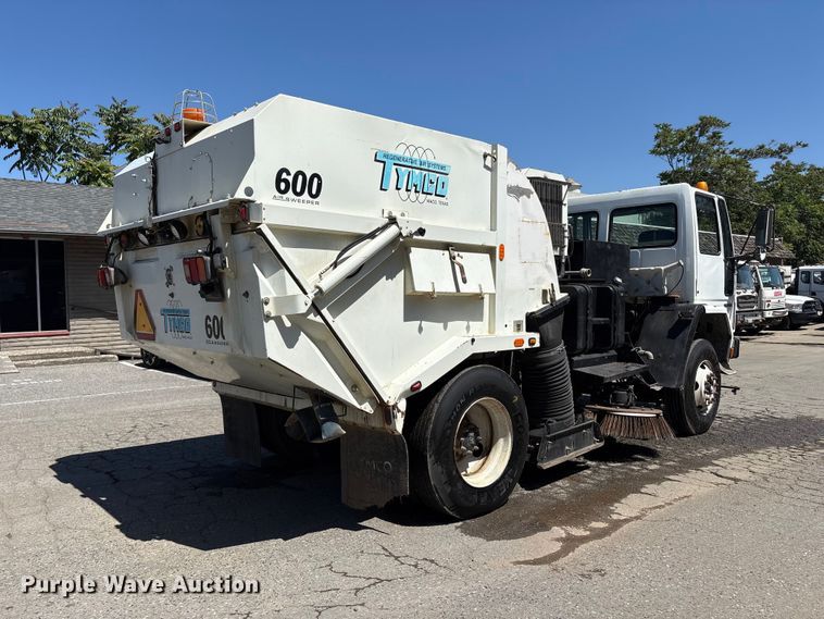 image for item EU8668 2004 Freightliner FC80 street sweeper truck