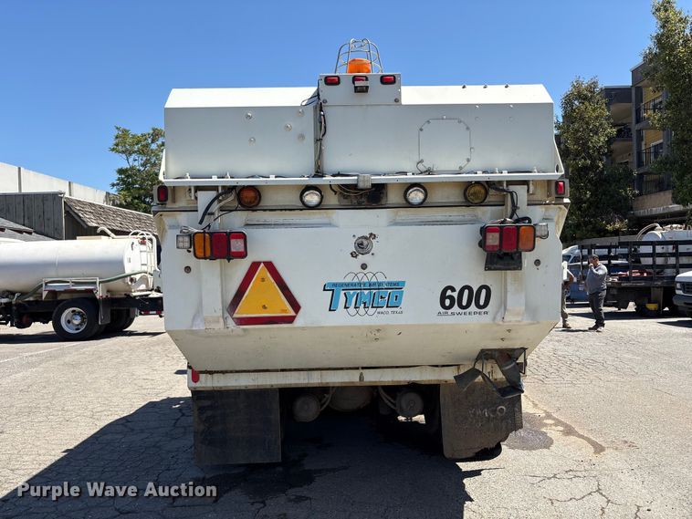 image for item EU8668 2004 Freightliner FC80 street sweeper truck