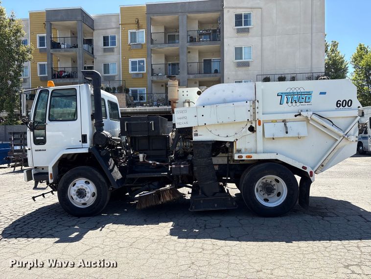 image for item EU8668 2004 Freightliner FC80 street sweeper truck