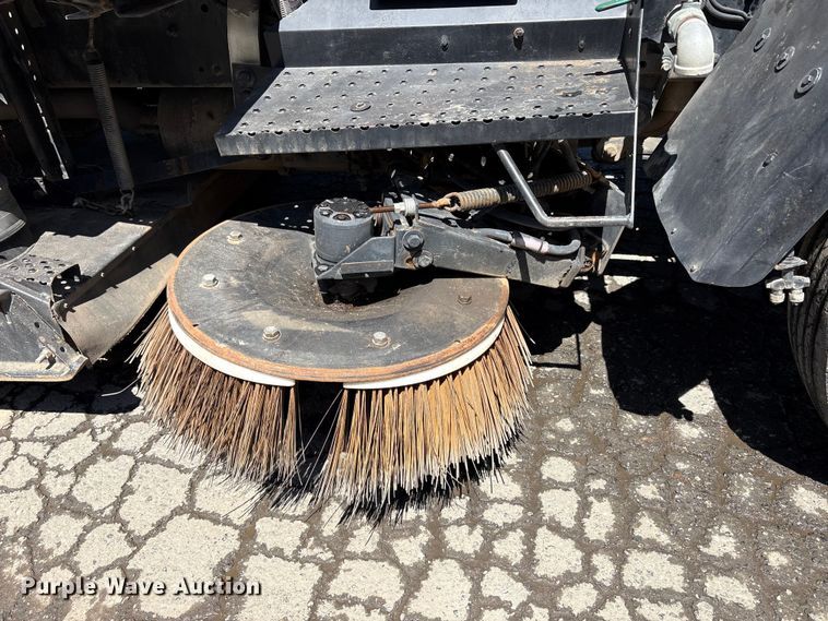 image for item EU8668 2004 Freightliner FC80 street sweeper truck