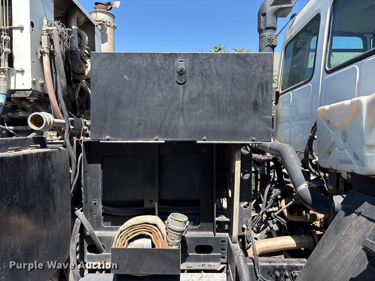 image for item EU8668 2004 Freightliner FC80 street sweeper truck