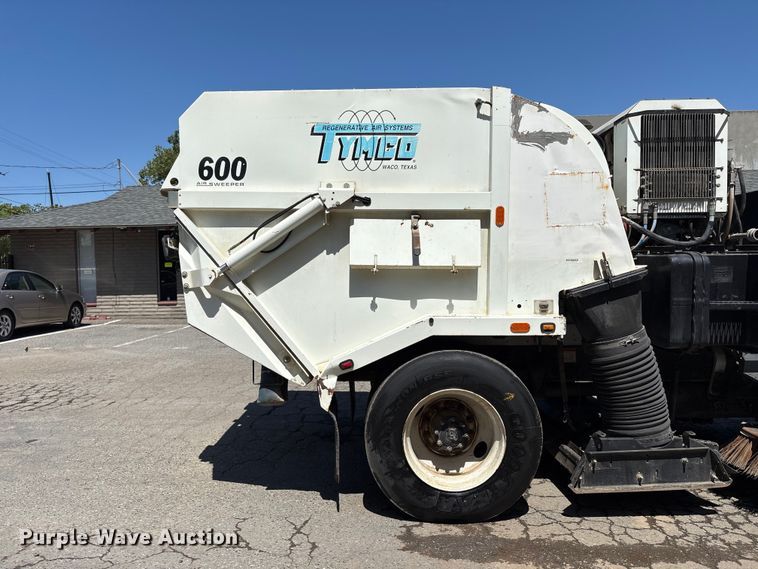 image for item EU8668 2004 Freightliner FC80 street sweeper truck