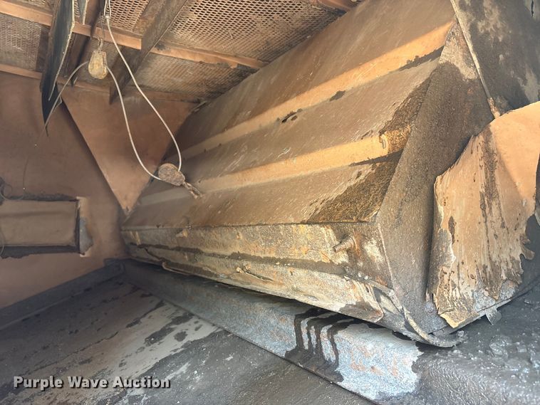 image for item EU8668 2004 Freightliner FC80 street sweeper truck