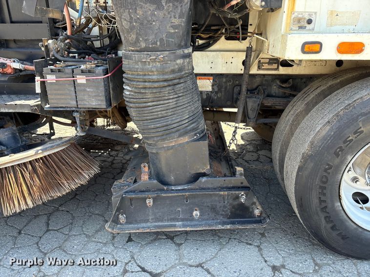 image for item EU8668 2004 Freightliner FC80 street sweeper truck