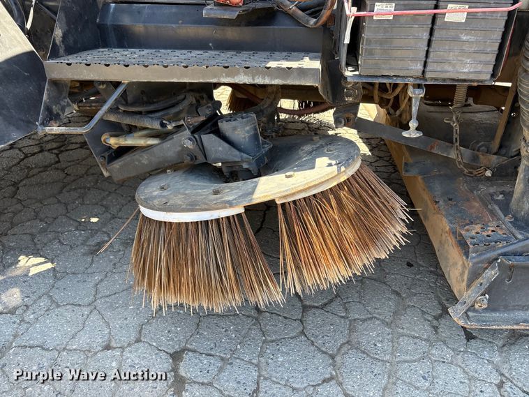 image for item EU8668 2004 Freightliner FC80 street sweeper truck