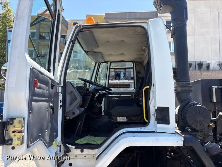 image for item EU8668 2004 Freightliner FC80 street sweeper truck