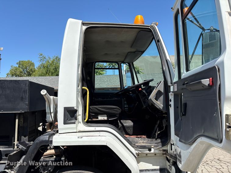 image for item EU8668 2004 Freightliner FC80 street sweeper truck