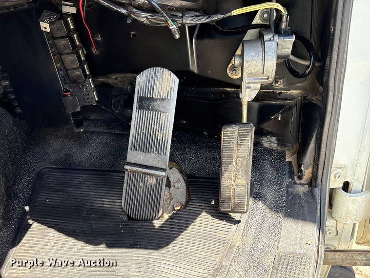 image for item EU8668 2004 Freightliner FC80 street sweeper truck