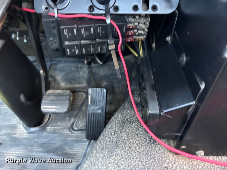 image for item EU8668 2004 Freightliner FC80 street sweeper truck
