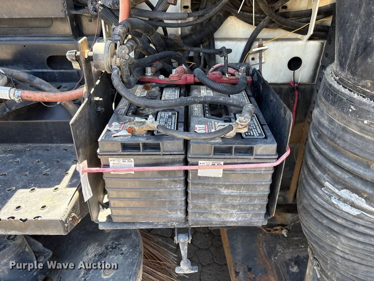 image for item EU8668 2004 Freightliner FC80 street sweeper truck