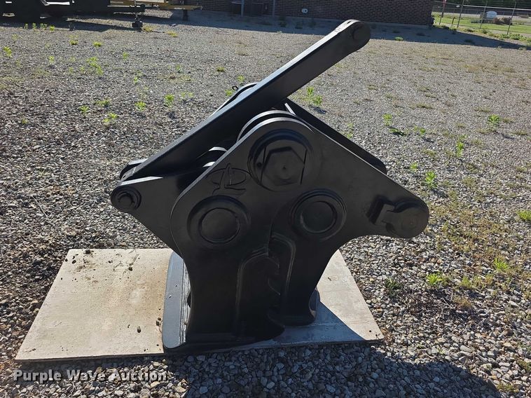 image for item EV2121 LaBounty excavator pulverizer
