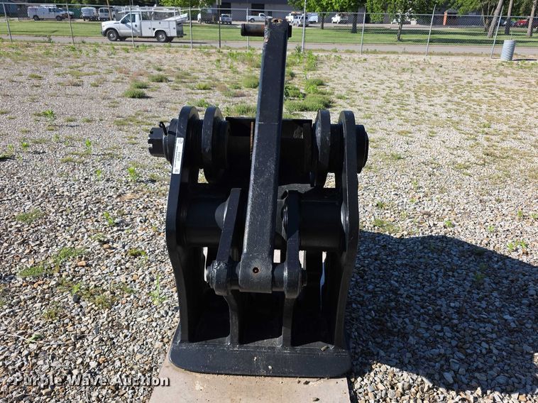 image for item EV2121 LaBounty excavator pulverizer