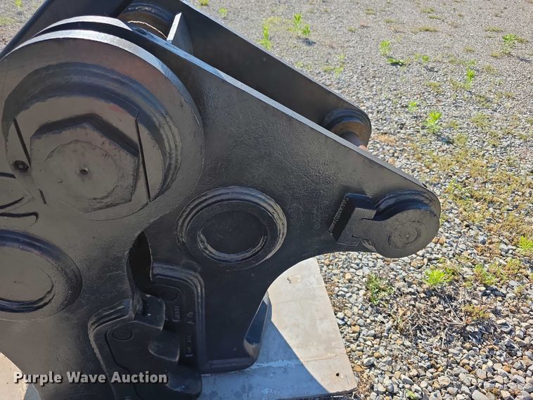 image for item EV2121 LaBounty excavator pulverizer