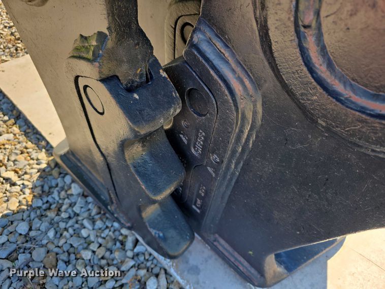 image for item EV2121 LaBounty excavator pulverizer