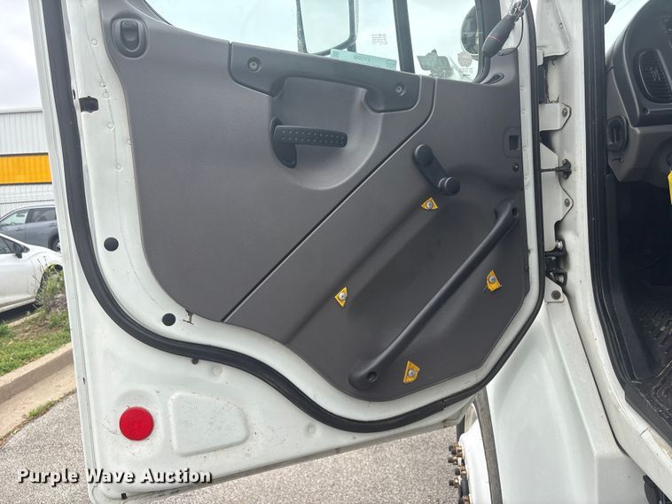 image for item EV2930 2009 Freightliner M2 Business Class bucket truck